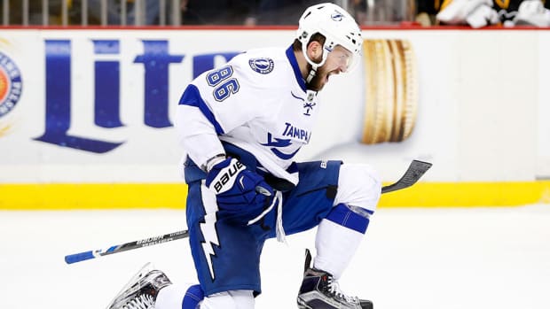 nikita-kucherov-three-stars-tampa-bay-lightning-pittsburgh-penguins-game-5-nhl-playoffs.jpg